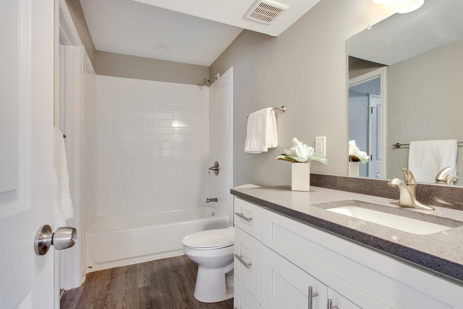 Kansas City Apartment: 3934 Booth St.