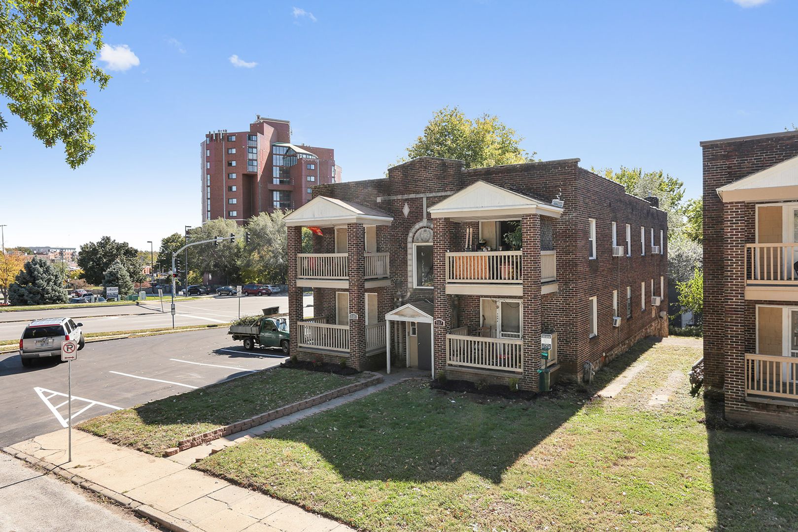 Kansas City Apartment: 905-911 W 40th Terr