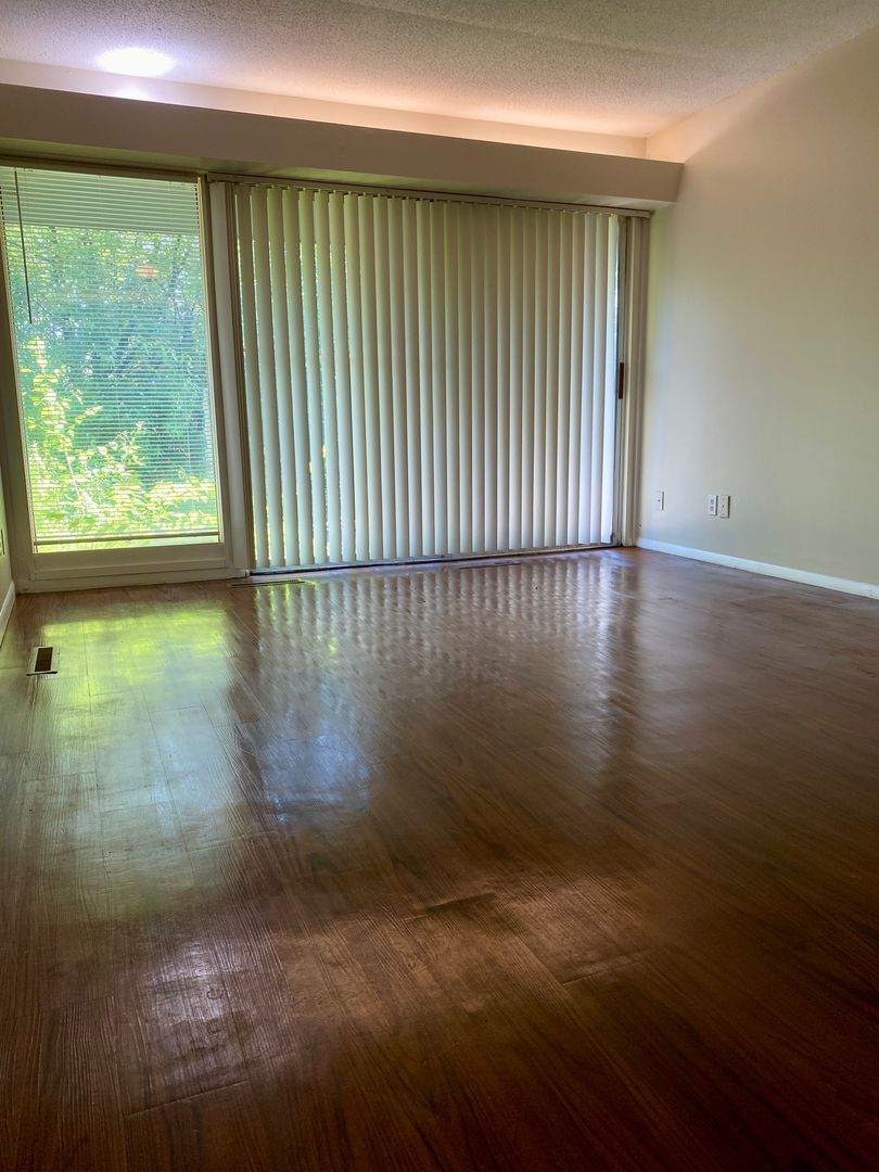 Kansas City Apartment: 10561 Cypress Ave