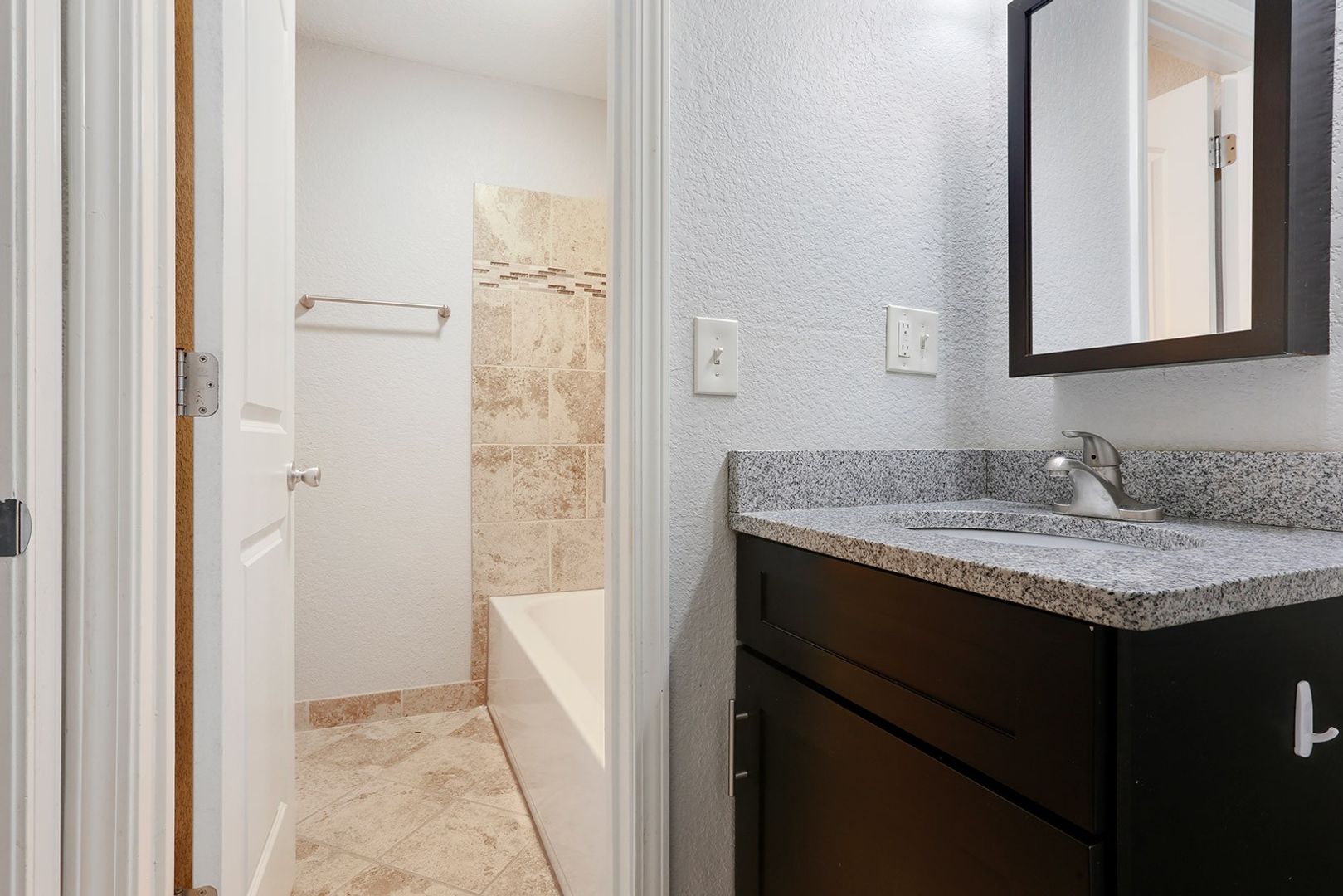 Kansas City Apartment: 3900-3902 Booth St.