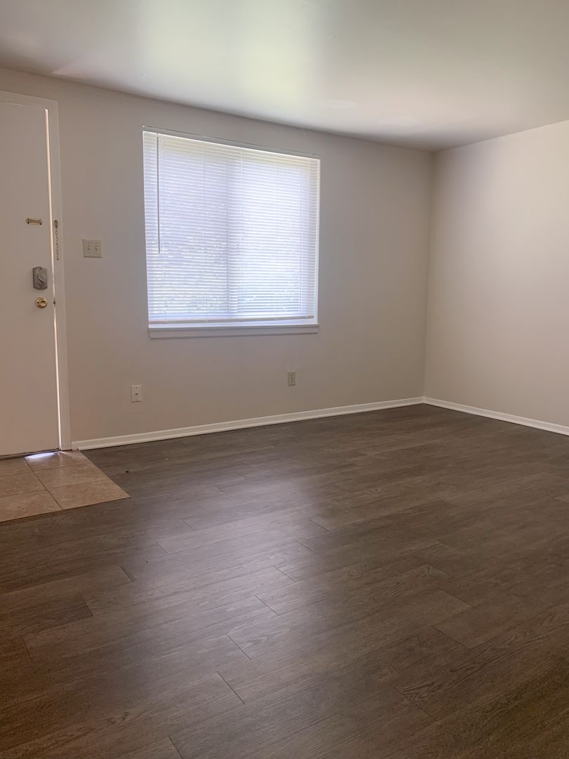 Parkville Apartment: 9001-9155 NW 57th Street