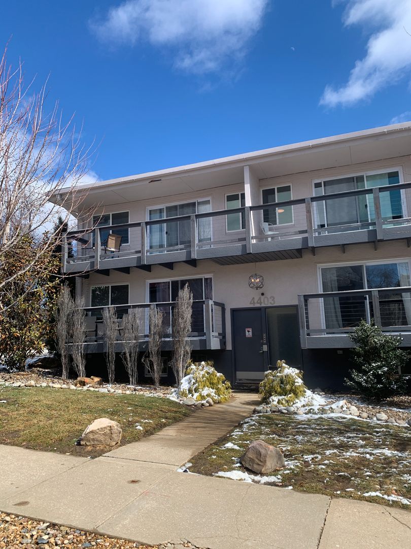 Kansas City Apartment: 4403 / 4407 Holly