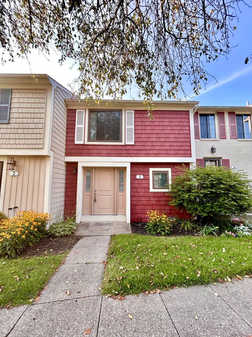 Honeoye Falls Townhome: 3 Village Trail
