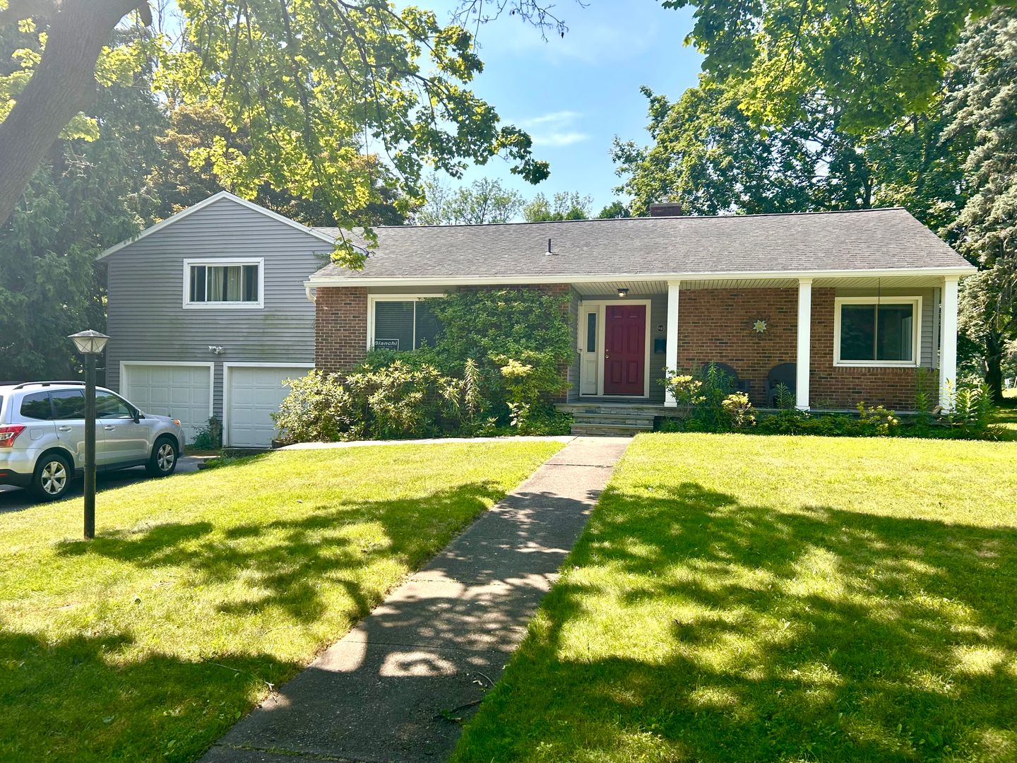 Rochester House: 940 Corwin Road
