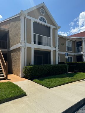 1/1 condo in New Tampa gated community on ground floor unit – photo 1