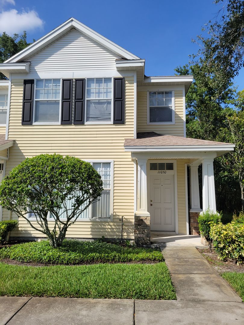 Seffner Townhome: 11050 Black Swan Ct.