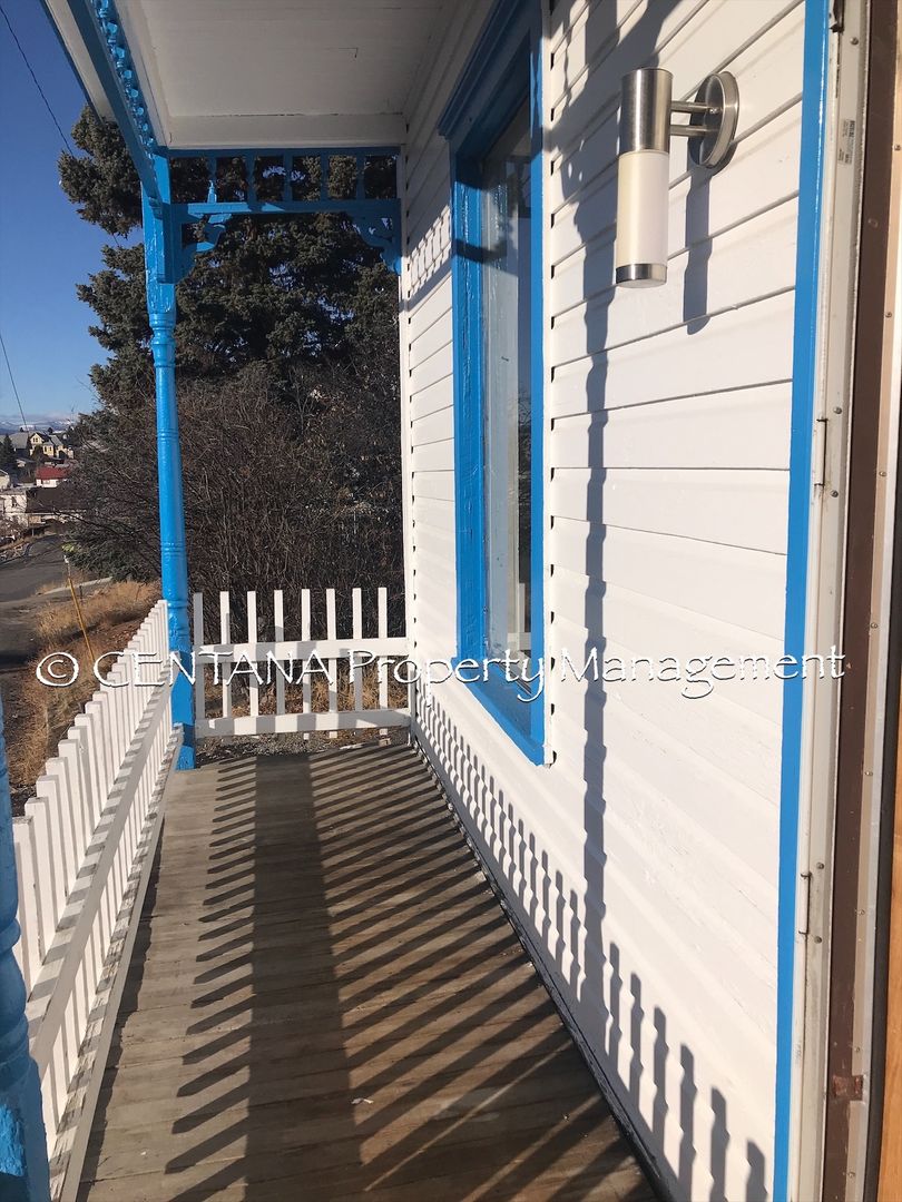 2 Bedroom in Uptown! 