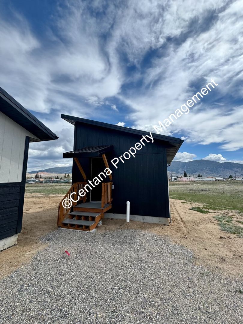 Butte Apartment: 3712-3714 S. Wyoming St