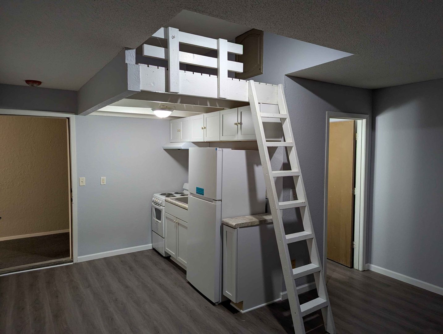 Hastings Apartment: 223 Sibley St