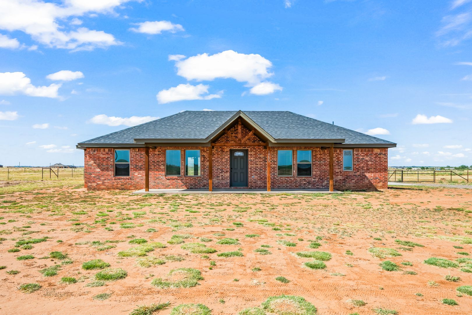 Slaton House: 10623 E CR 7400