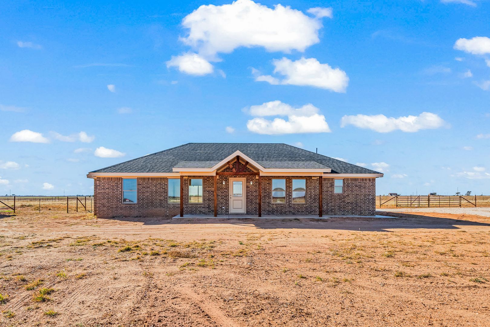 Slaton House: 307 N FM 789 UNIT B