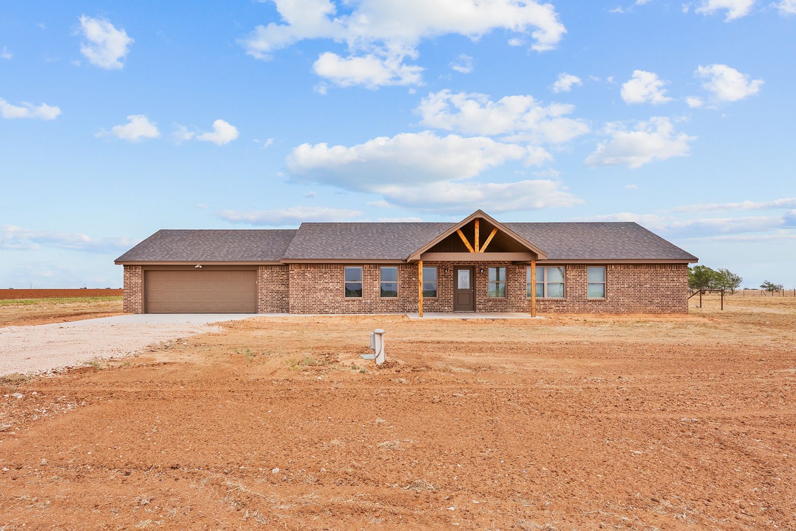 Shallowater House: 14924 N CR 1200