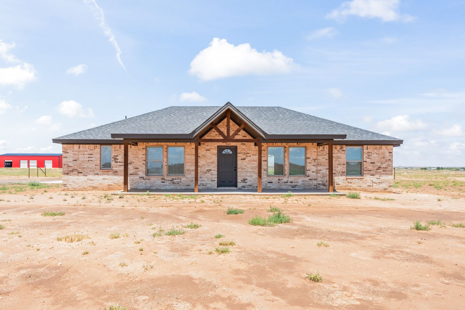 Slaton House: 10601 E CR 7400