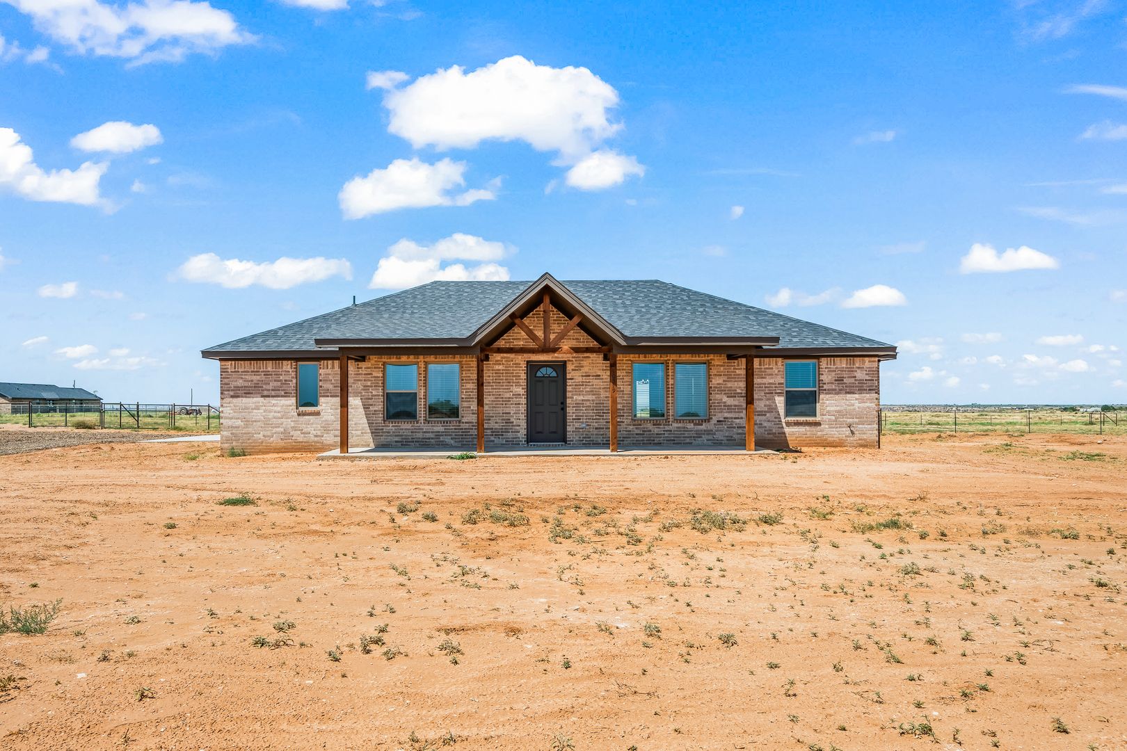 Slaton House: 10519 E CR 7400