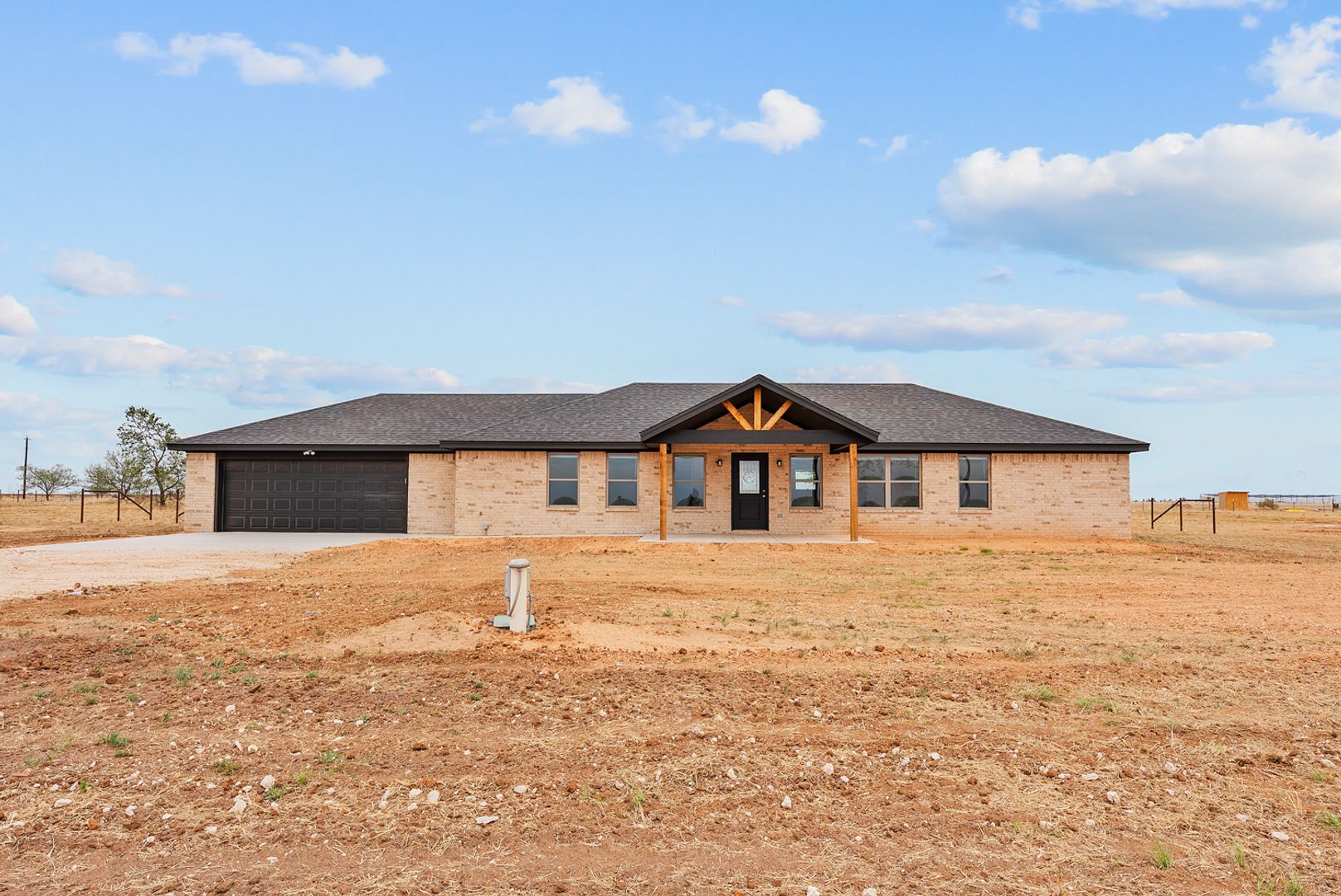 Shallowater House: 14916 N CR 1200