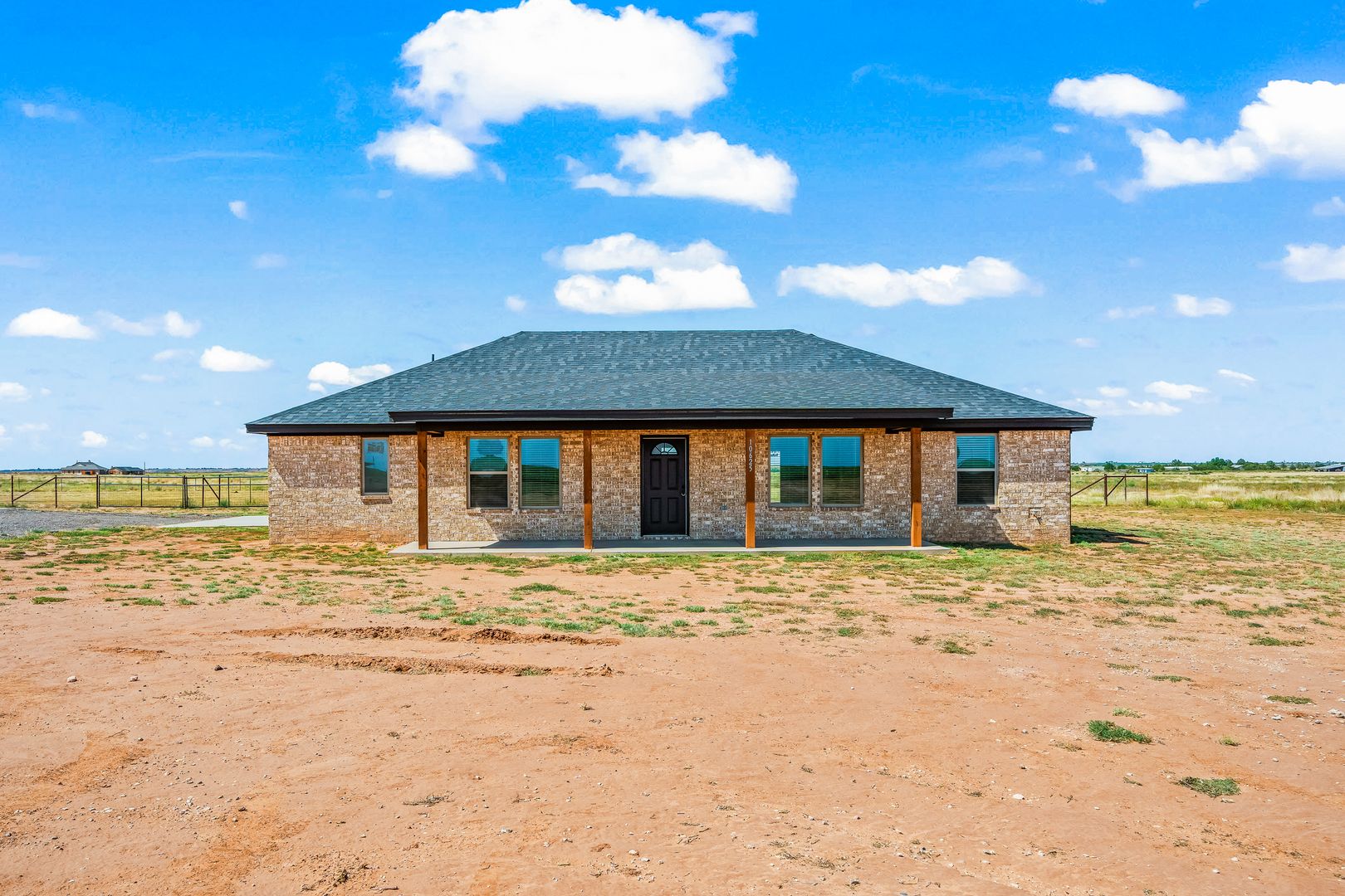 Slaton House: 10625 E CR 7400