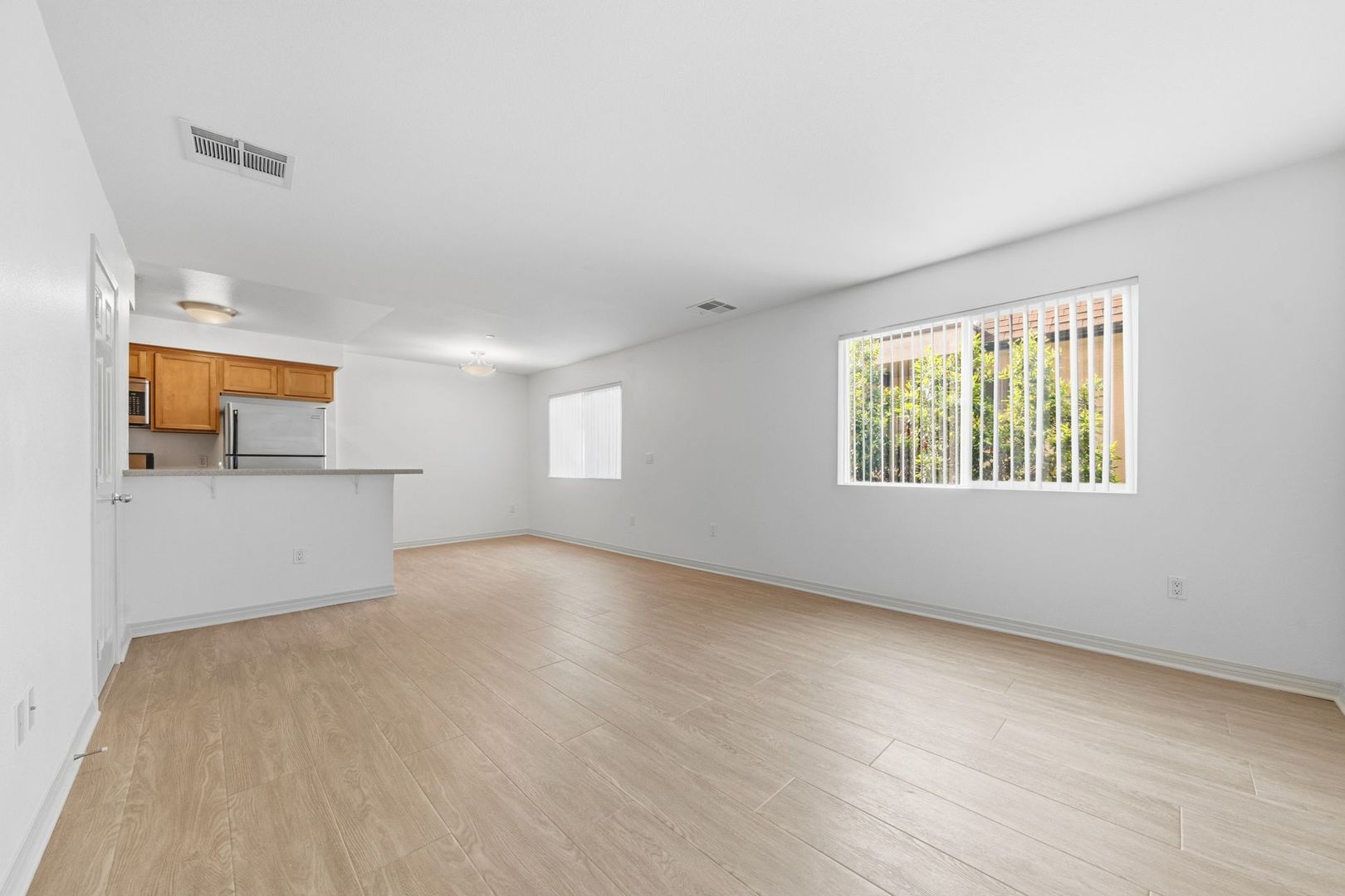 Los Angeles Apartment: 3321 Mentone Ave.