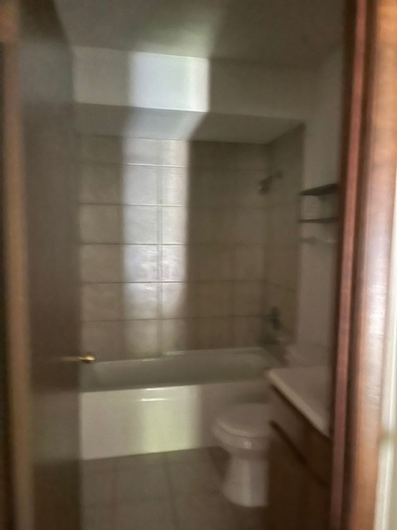 Collinsville Apartment: Lillian Street