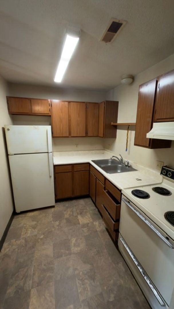Litchfield Apartment: 1213 North Maple Street