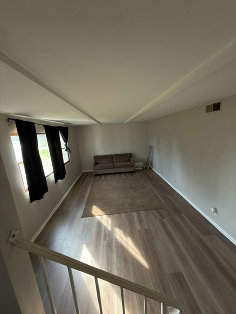 Collinsville Apartment: 1 Hackberry Ct.