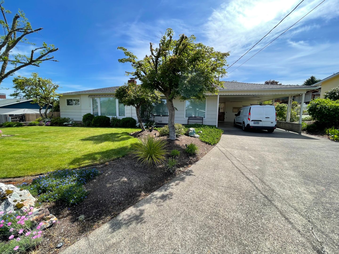 Roseburg House: 849 W Luellen Drive