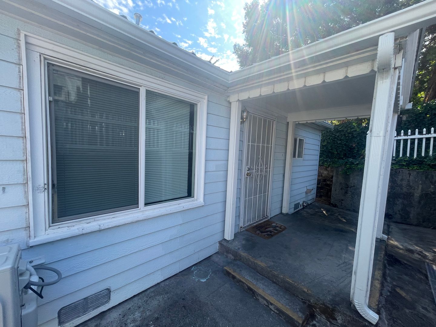 Canyonville Apartment: 203 & 205 S Pine St