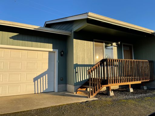 Nice 2 bedroom duplex with a Garage