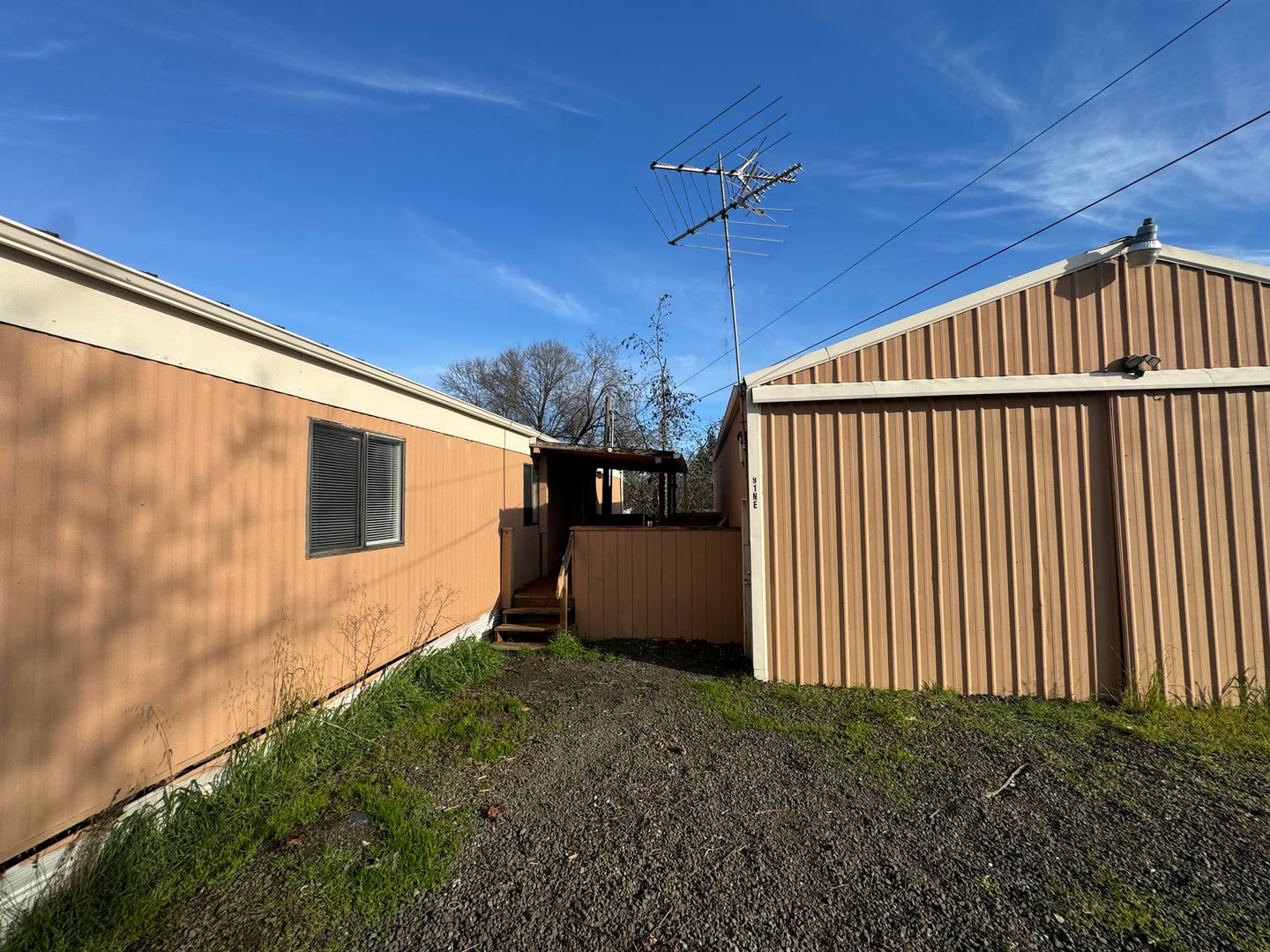 Winston House: 91 NE Darrell Ave