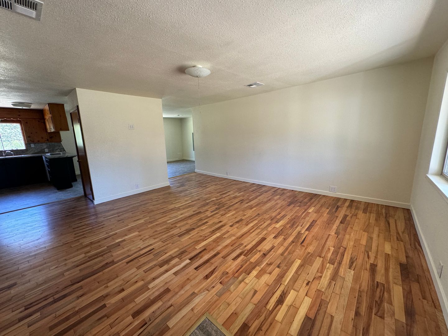 2999 Roberts Creek Rd, Roseburg, OR 97471