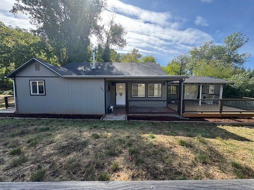 Country Living Close to Town – 3 Bedroom, 2 Bathroom Home – photo 1