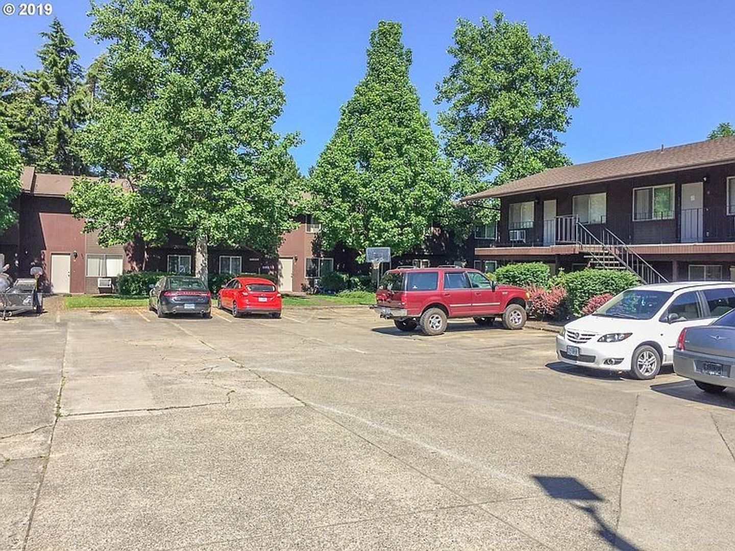 Roseburg Apartment: 432 W. Umpqua St.,