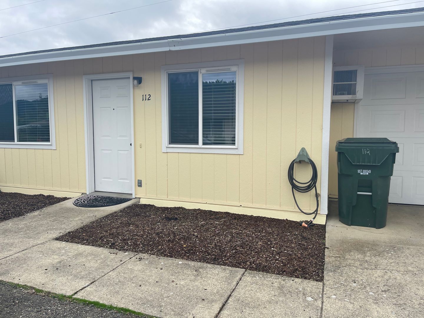 Sutherlin Apartment: 110, 112 & 114 Sunny Ln