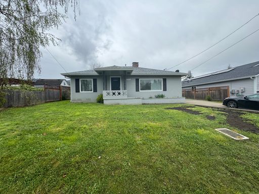 West Roseburg 2 Bedroom house with garage and shop – photo 1