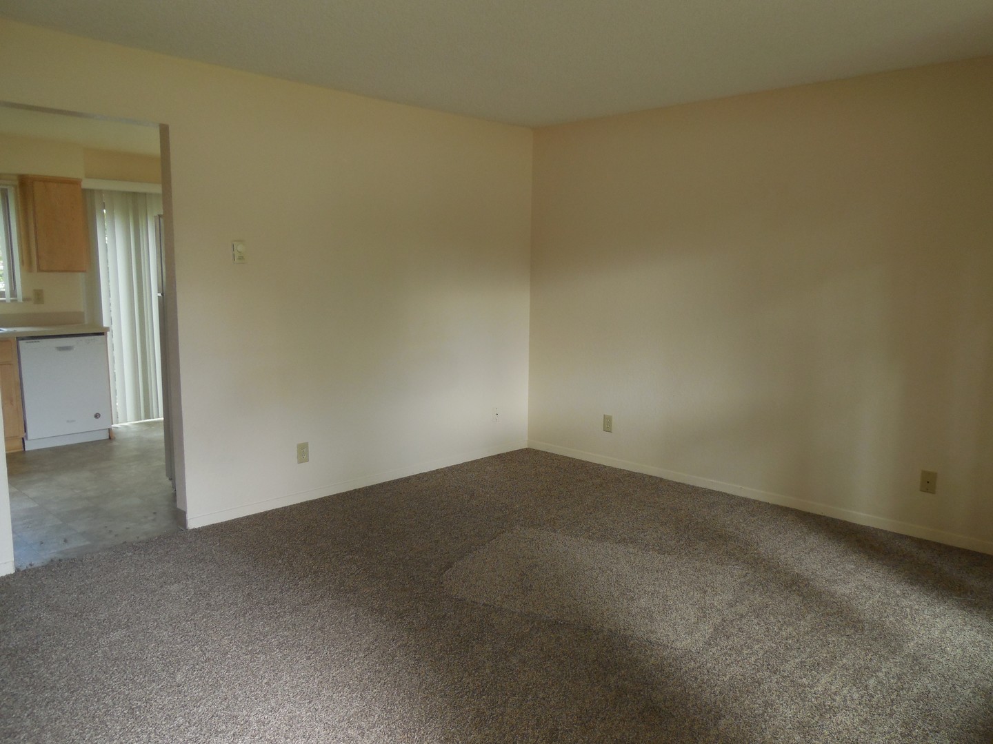 Roseburg Apartment: 432 W. Umpqua St.,