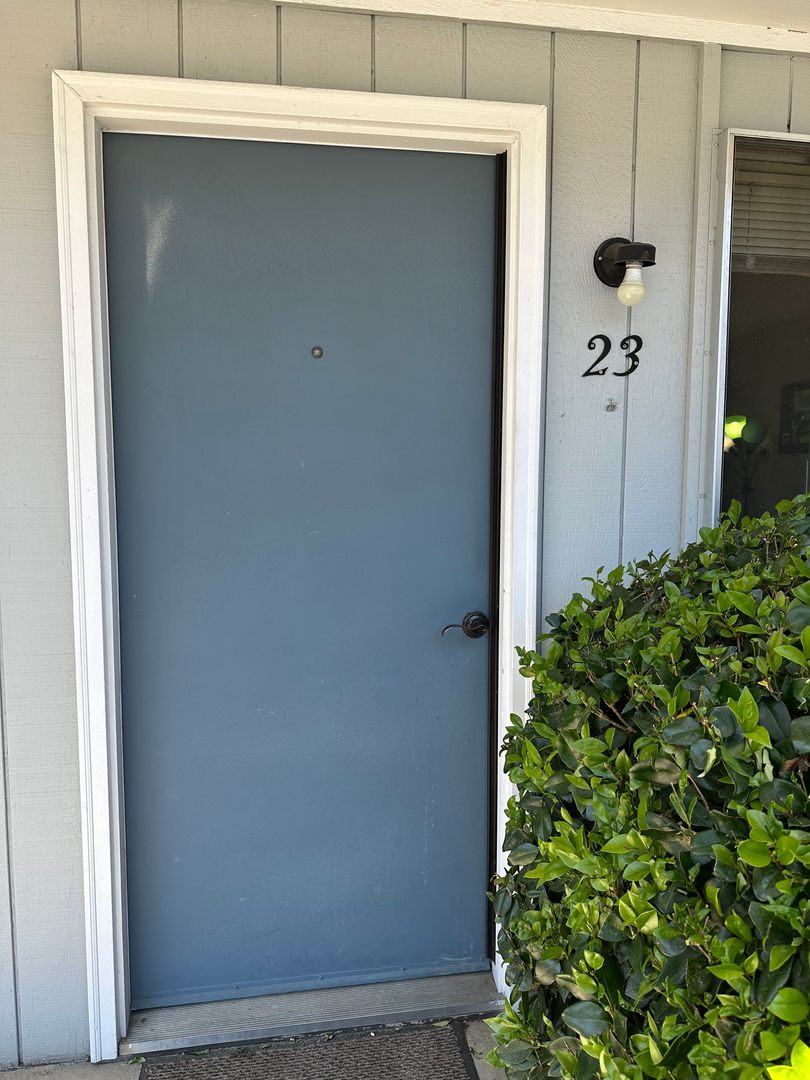 Roseburg Apartment: 3032 W Harvard Ave