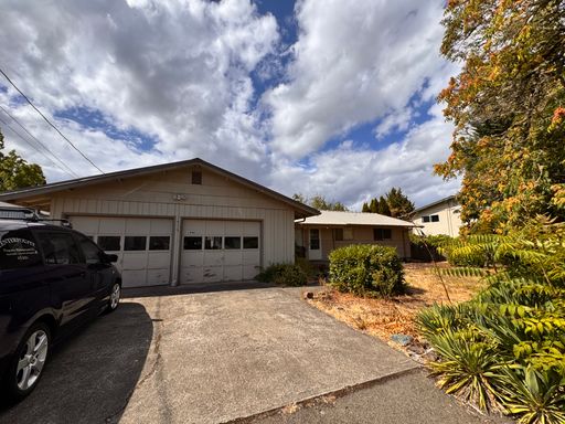 Hucrest 3 bedroom 2 bath home with garage – photo 1
