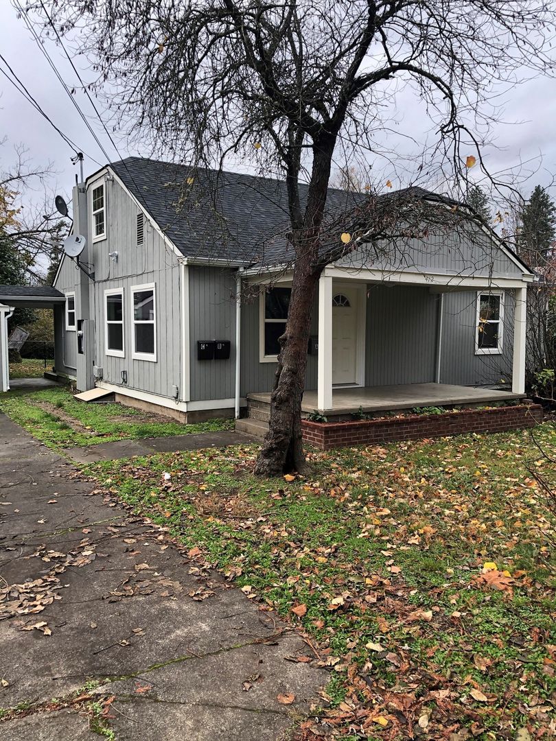 Roseburg Apartment: 412 W Umpqua St