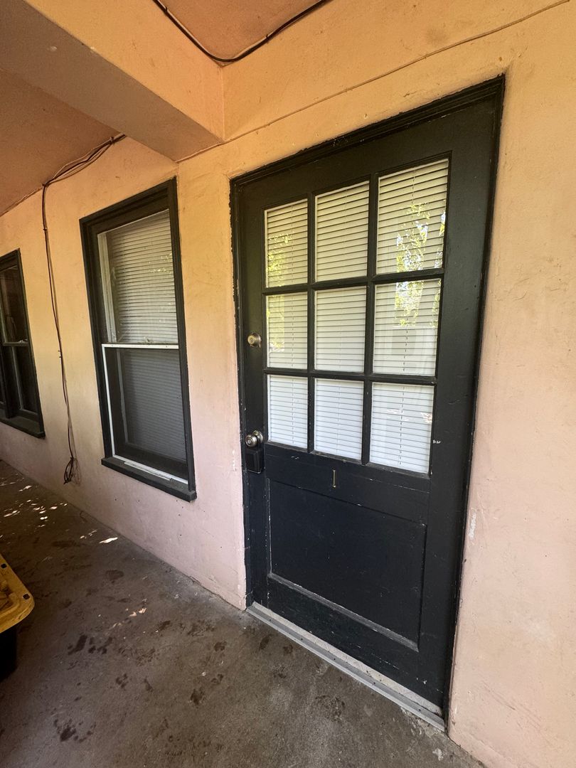 Myrtle Creek Apartment: 226 N Main St.