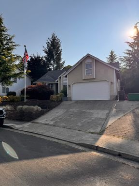 Hucrest 3 bedroom 2 bath home with garage – photo 1