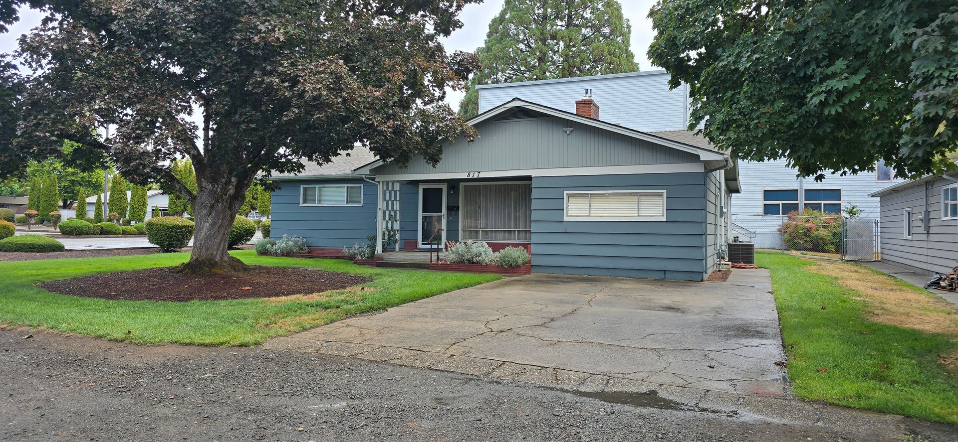 Roseburg House: 817 W. Stanton St.