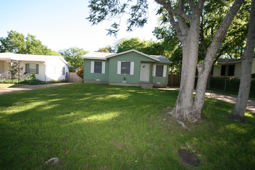 118 E Fowler 3Br 1Ba – photo 1