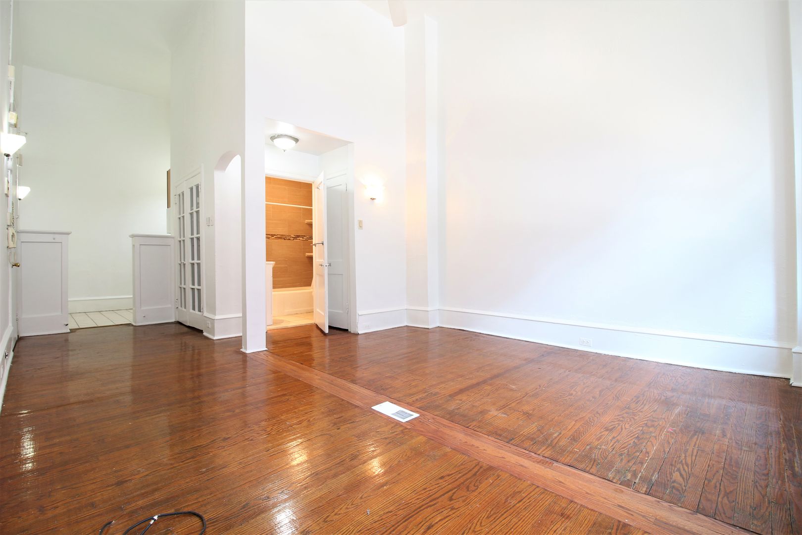 Philadelphia Apartment: 2122 Walnut St