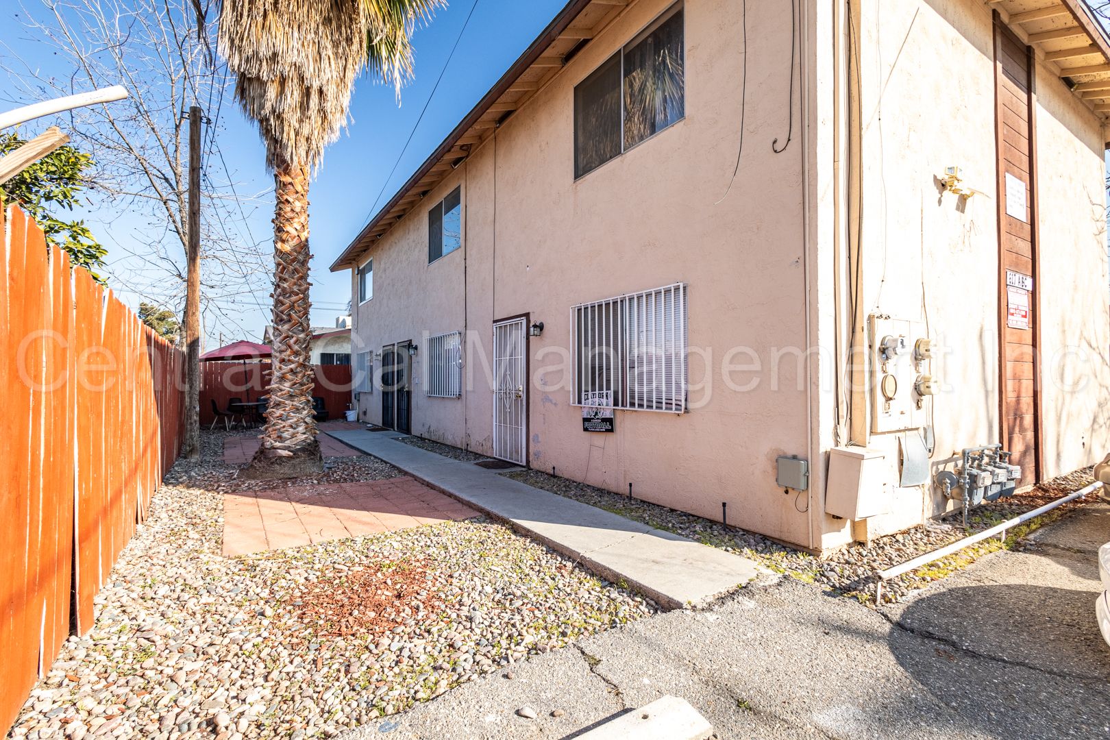 Bakersfield Apartment: 617 30th St