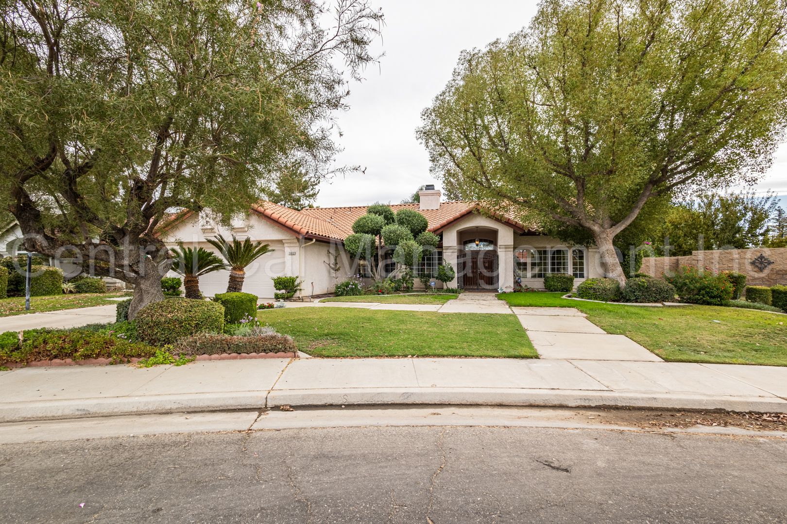 Bakersfield House: 2012 Calle Las Brisas