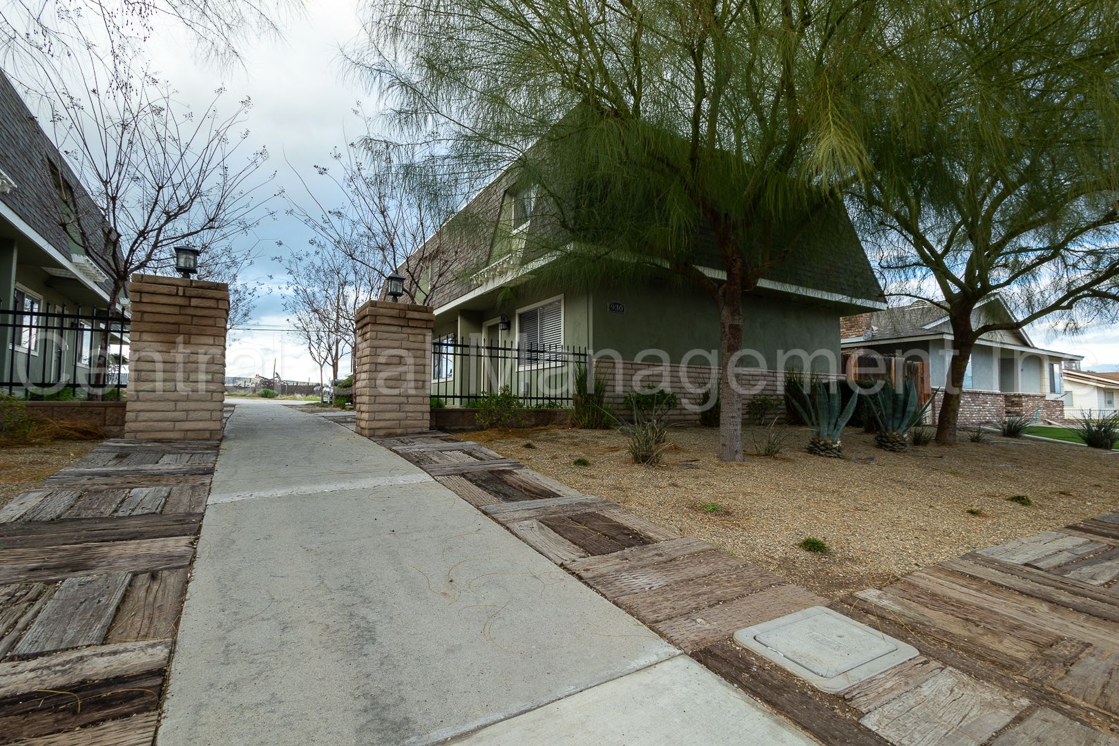 Bakersfield Apartment: 930 Day Ave.