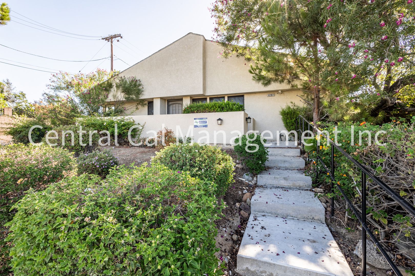 Bakersfield Apartment: 4207 Eton St