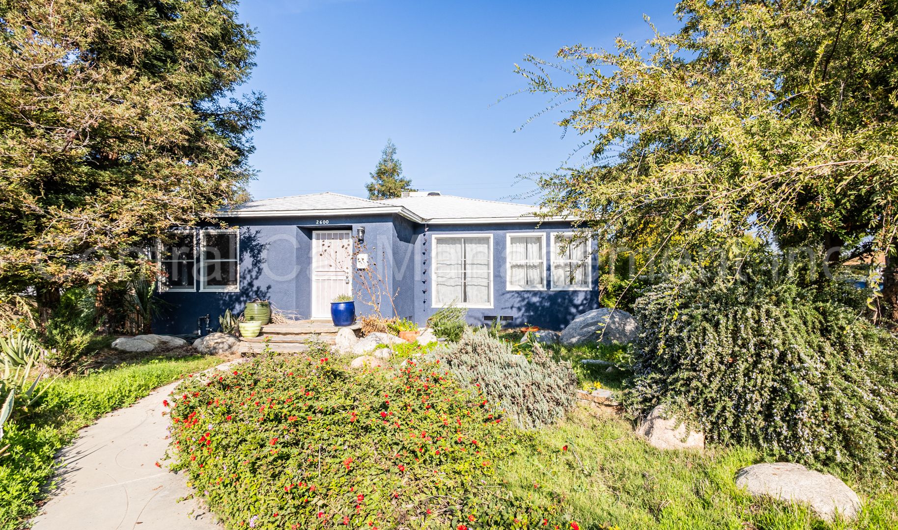 Bakersfield House: 2600 Dracena St