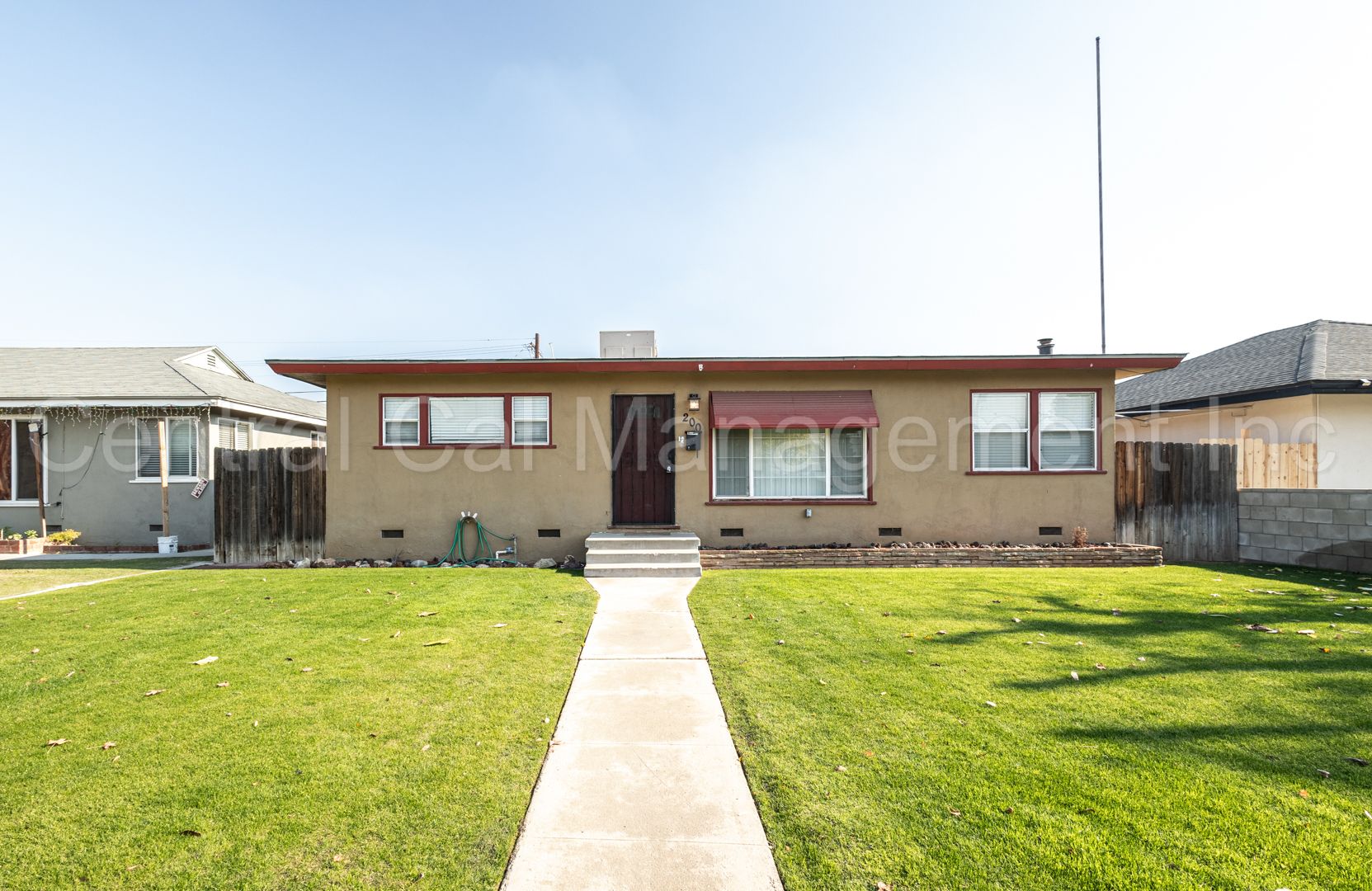 Bakersfield House: 200 Wetherley Dr