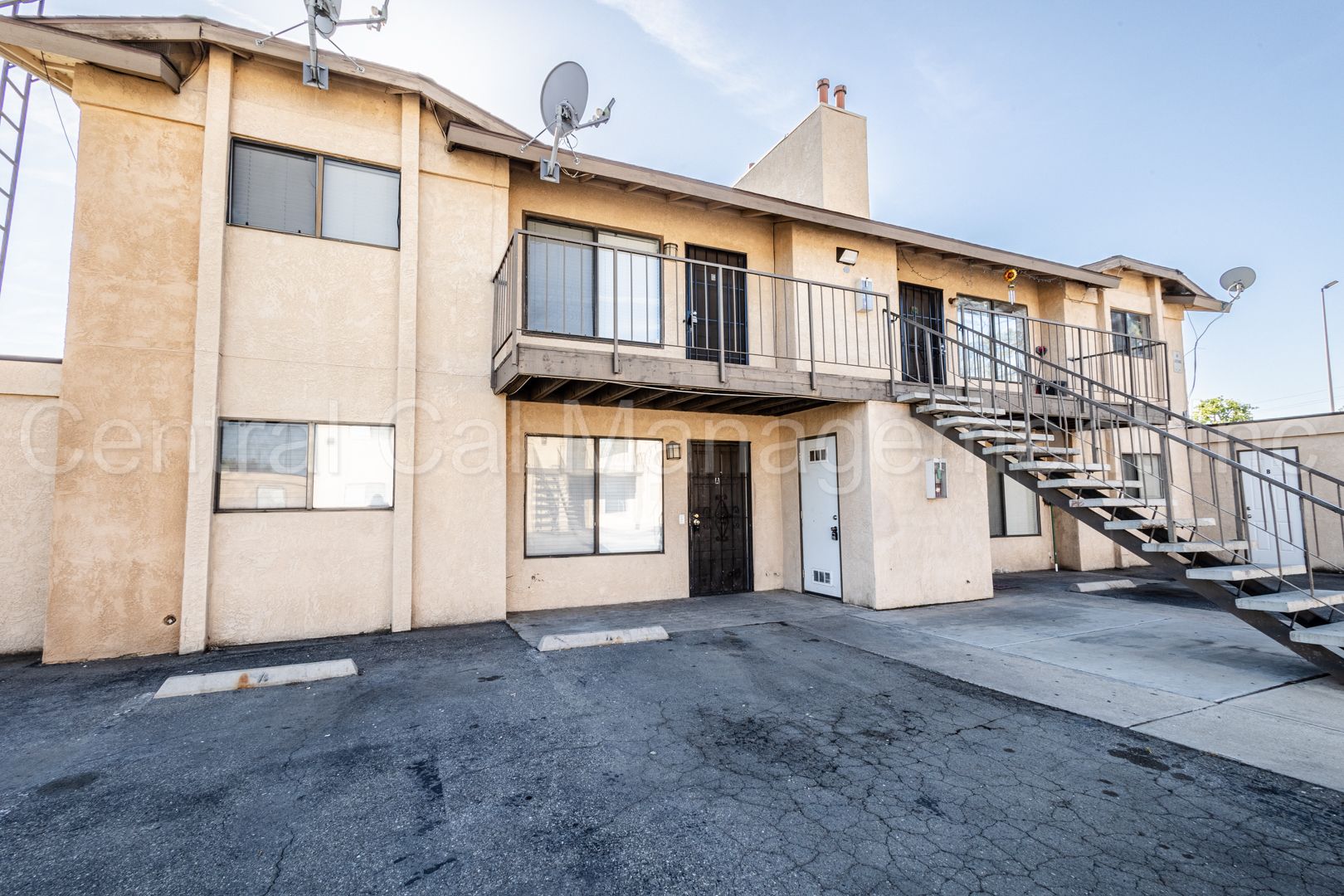 Bakersfield Apartment: 3304 Loyalton Avenue
