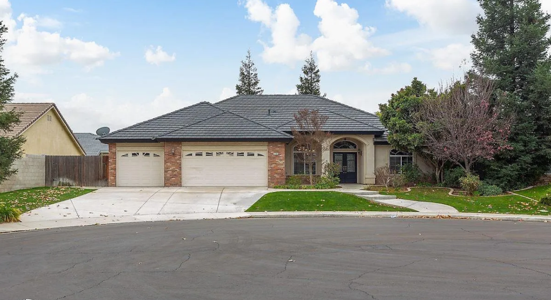 Bakersfield House: 11701 Indianapolis Dr